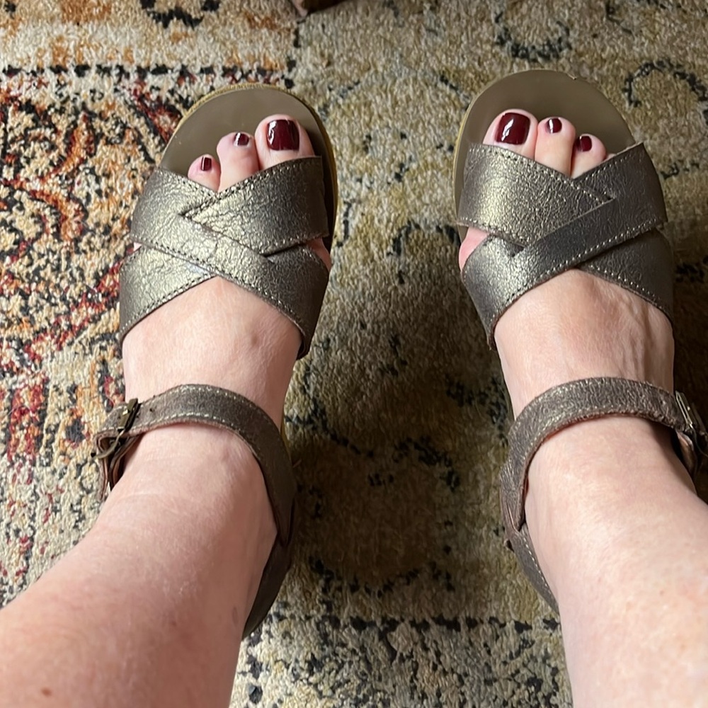 Kork-Ease bronze/green platform sandals sz 7
